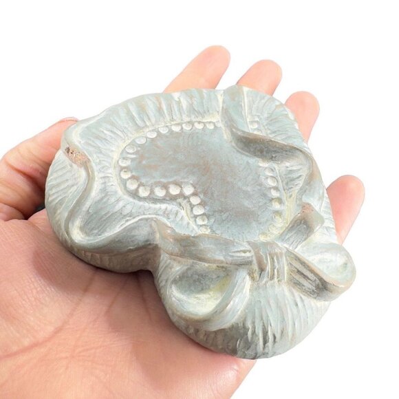 Isabel Bloom Heart Paperweight Figurine W Wooden Stand Heart With A Bow Vintage - Picture 13 of 14